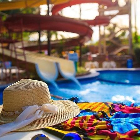 Hotel Golden Dolphin Com Cafe Da Manha! Piscinas 24H Калдас-Новас Екстер'єр фото