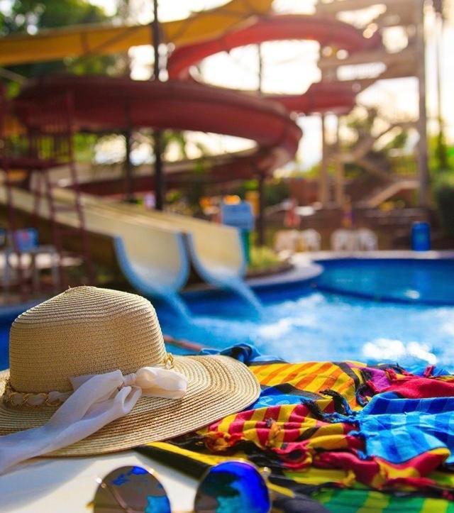 Hotel Golden Dolphin Com Cafe Da Manha! Piscinas 24H Калдас-Новас Екстер'єр фото