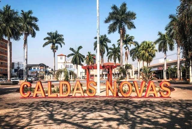 Hotel Golden Dolphin Com Cafe Da Manha! Piscinas 24H Калдас-Новас Екстер'єр фото